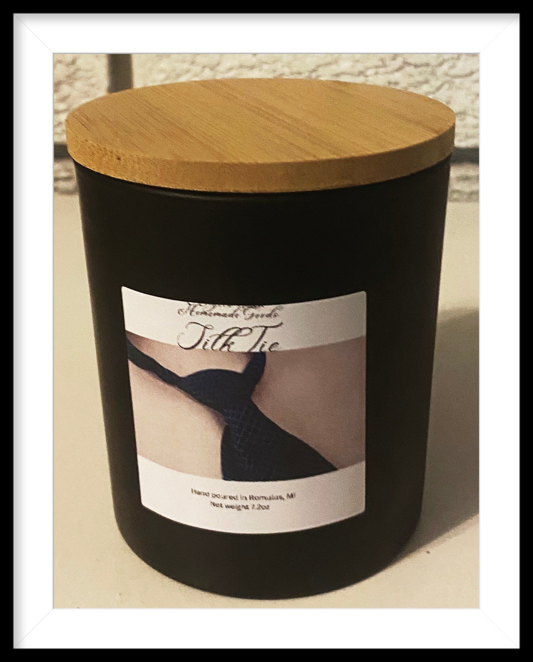 Silky Tie ( Smokey Jar Candle)