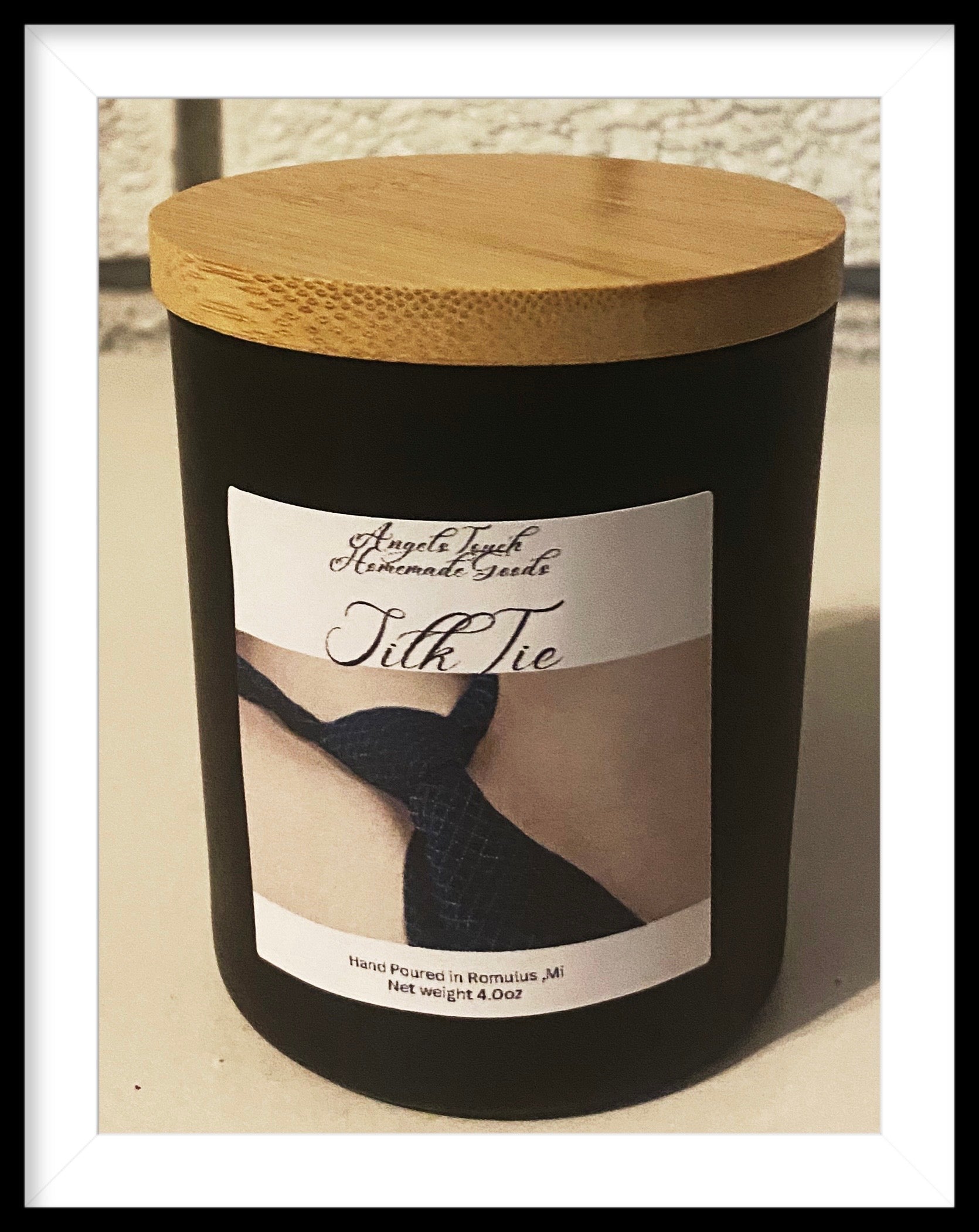 Silky Tie ( Smokey Jar Candle)