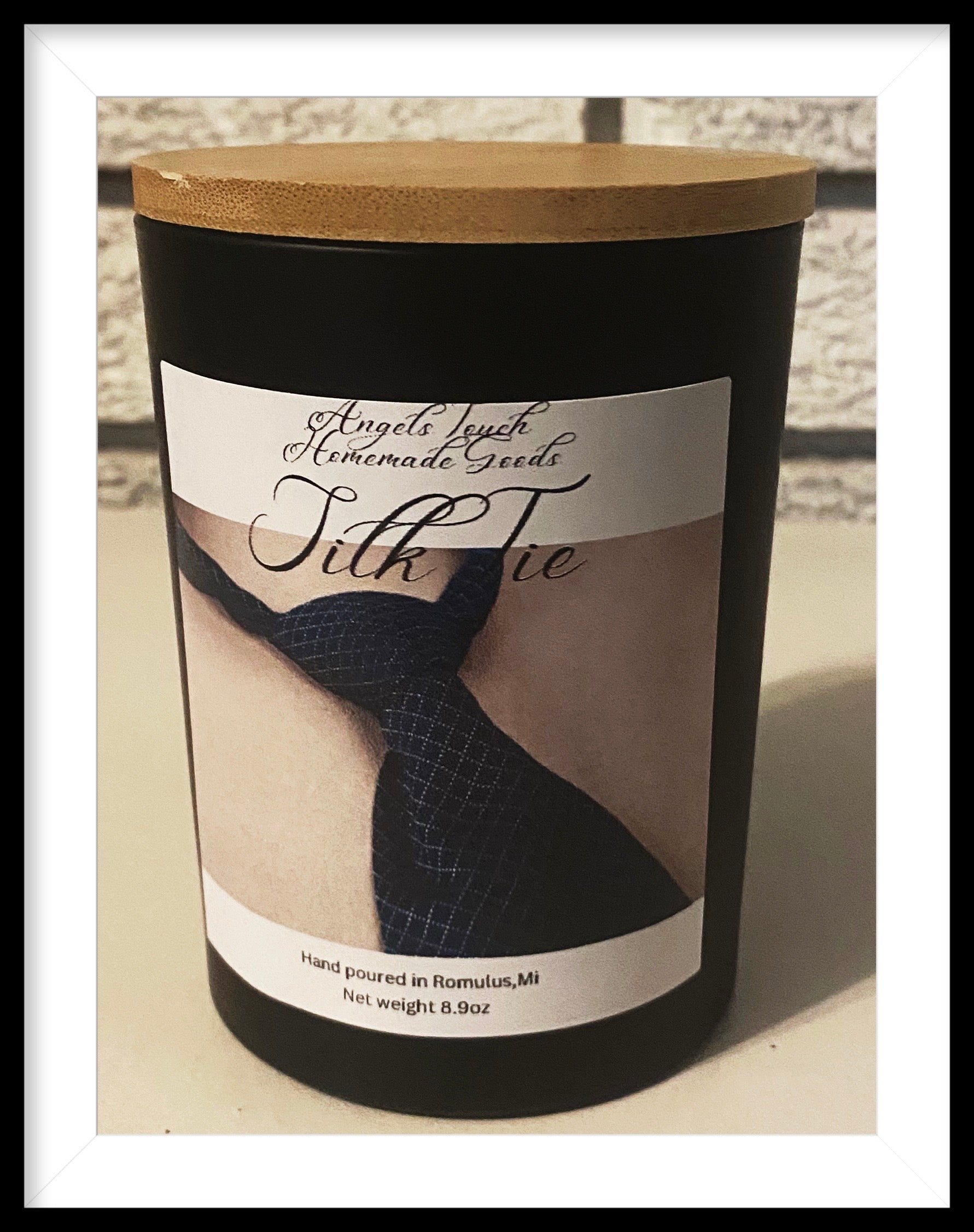 Silky Tie ( Smokey Jar Candle)